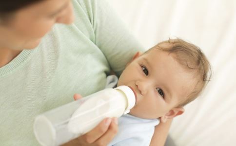 爱月宝催乳师提醒你喂奶时注意预防奶结