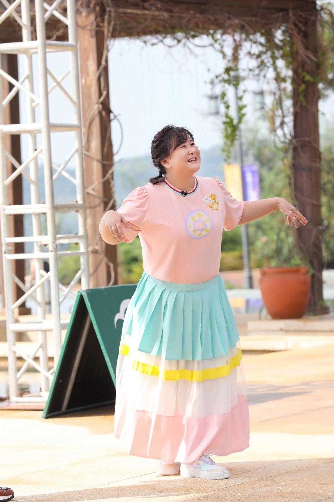 贾玲卫衣,贾玲瘦身后穿的蓝色卫衣