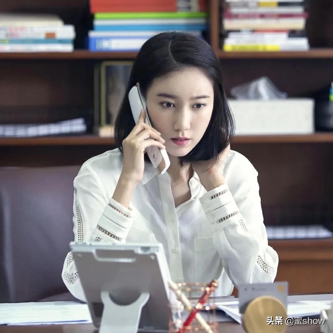 气质穿搭职场简约,陈数职场穿衣搭配