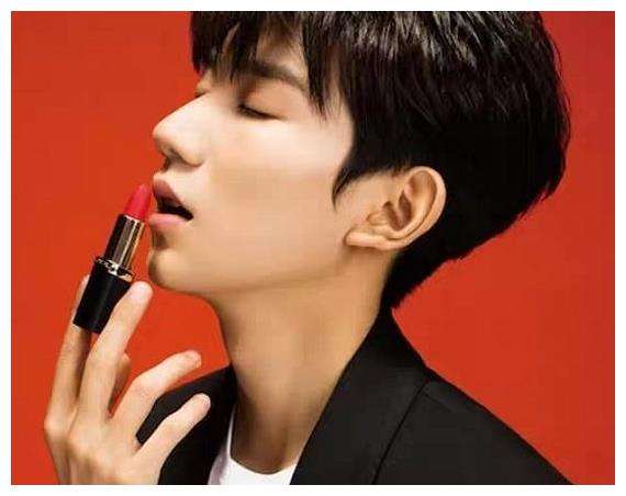 李佳琦一句话让这支口红全球断货，买得起口红，却吃不起猪肉？