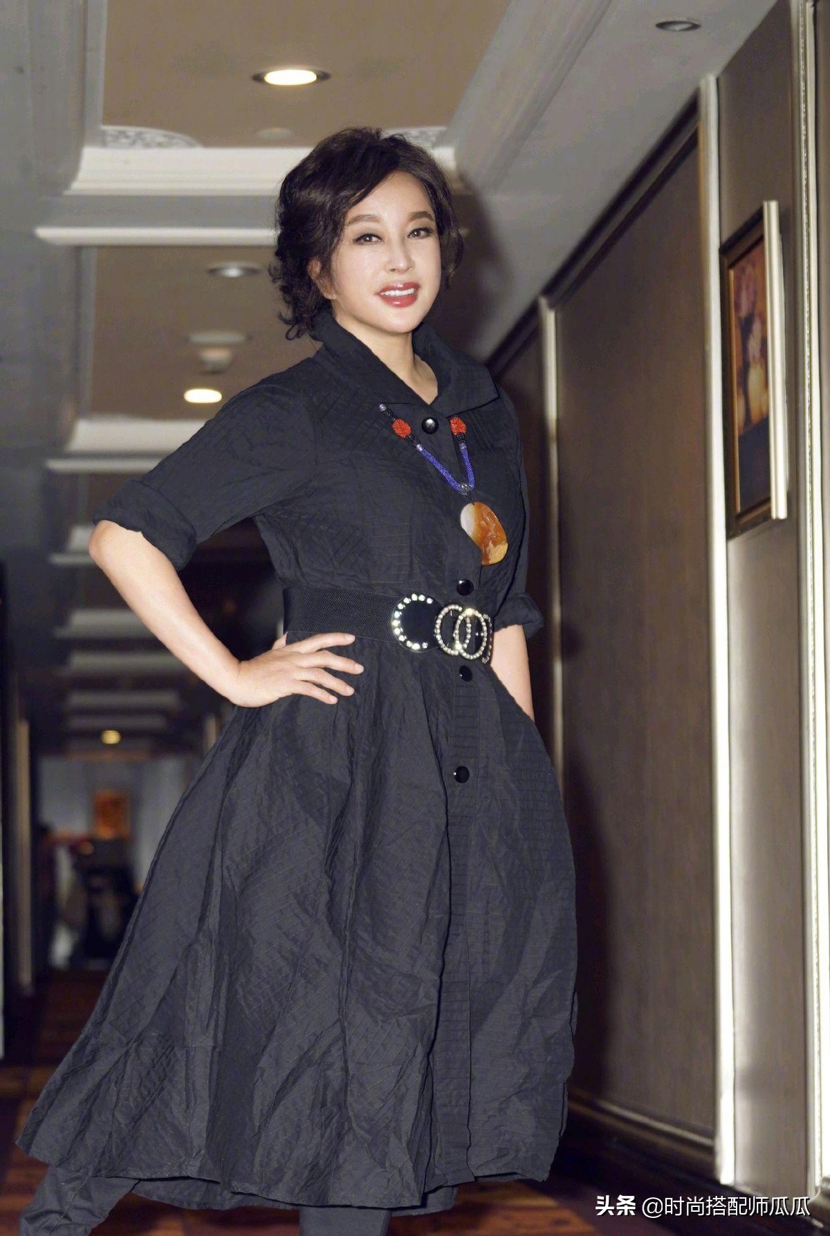 女人过了30别穿那么老气,女人过了50岁别穿几种裤子