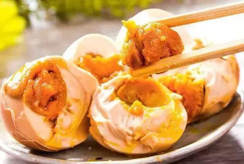 天津特色美食天津煎饼果子 (天津风味小吃三绝)