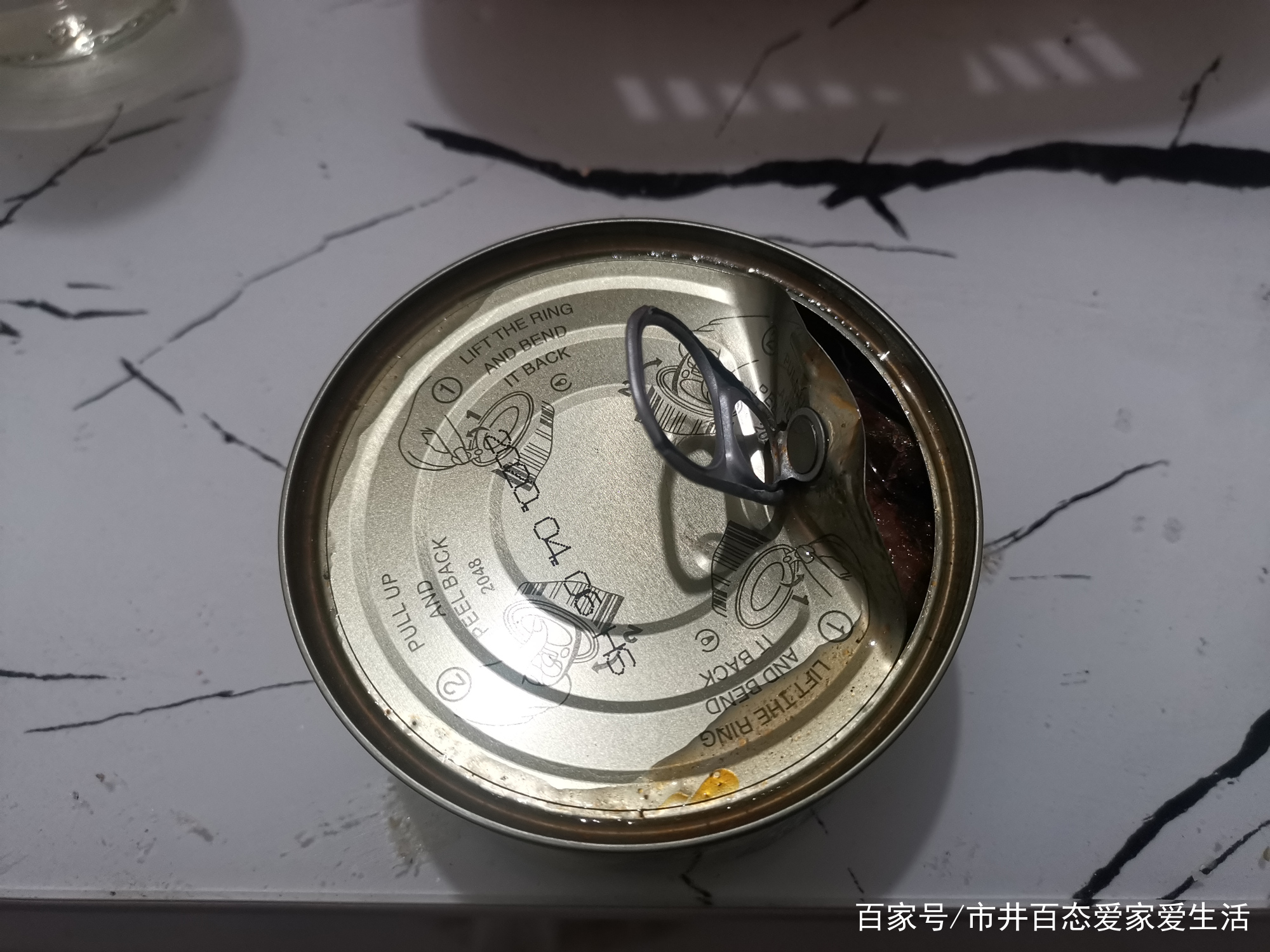 生活小技巧怎样轻松拧开瓶盖,老干妈盖子打开小窍门