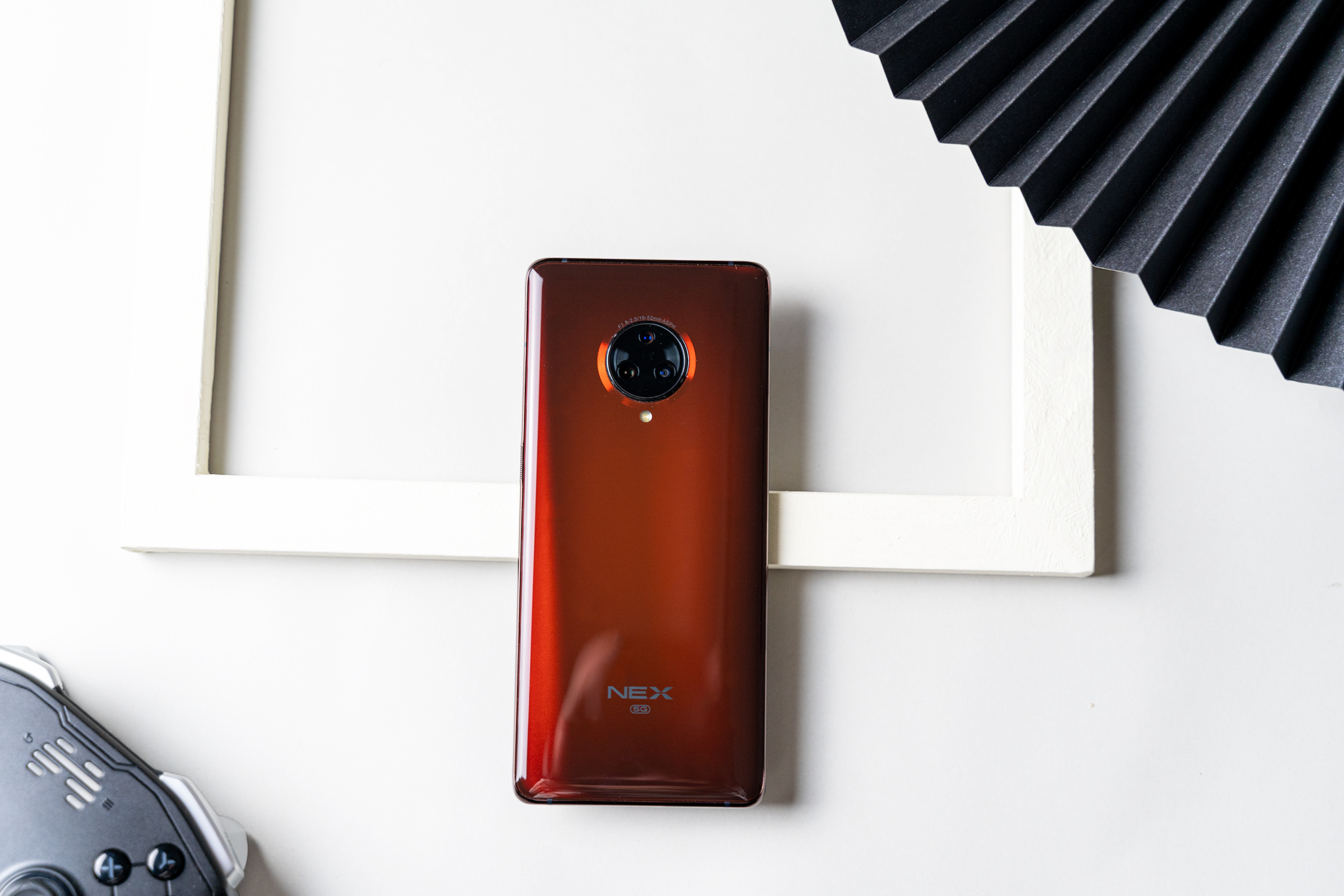 vivonex3搭载骁龙865,vivonex3s瀑布屏观感对比