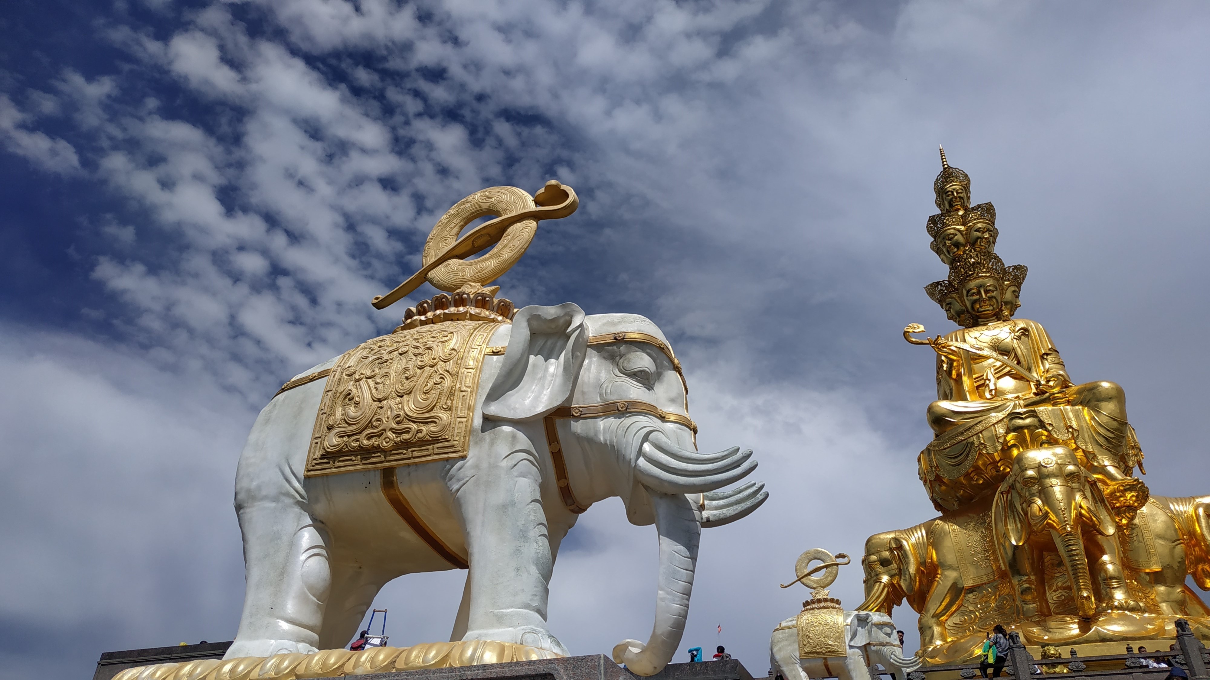 成都去峨眉山乐山大佛旅游攻略,五一峨眉山和乐山大佛穿什么