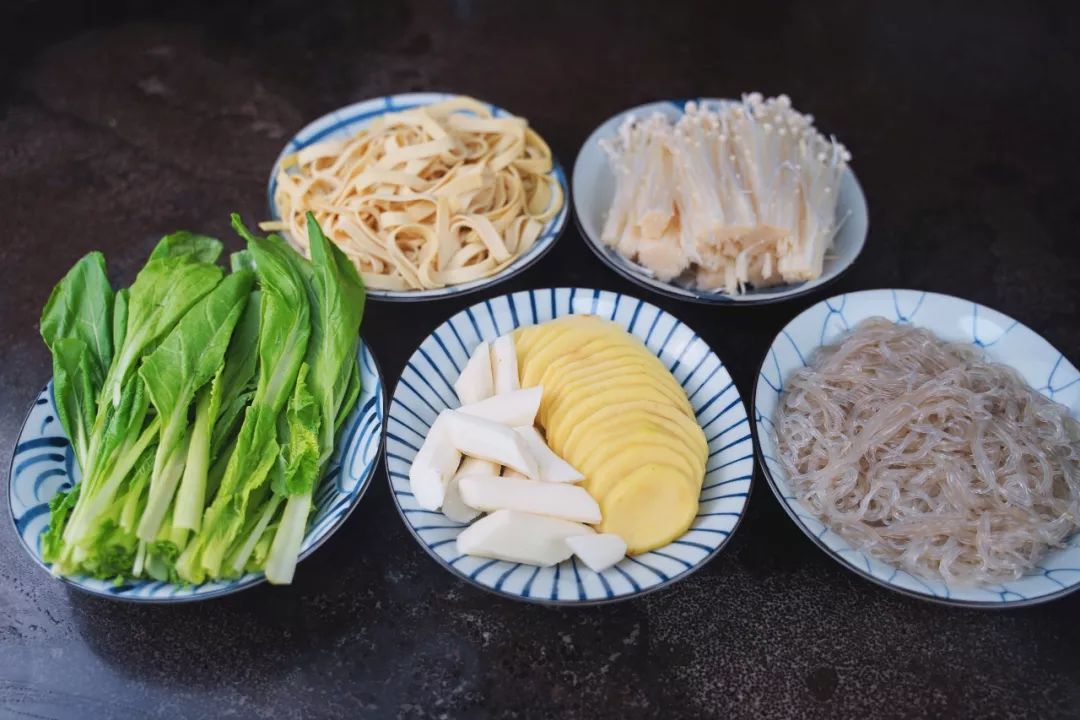 香辣排骨火锅直接放火锅底料,麻辣鲜香排骨火锅