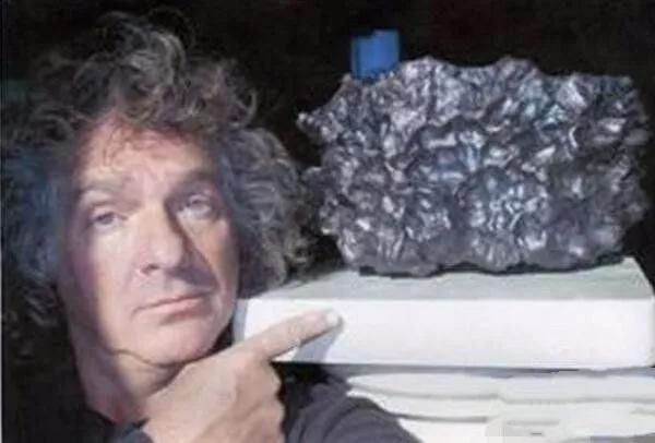 15亿的车20万的矿泉水┃亿万富翁们“最贵”集锦