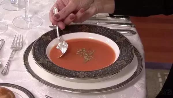 社交与西餐礼仪篇——杨鹤熊大使教你西餐如何吃出“国际范”