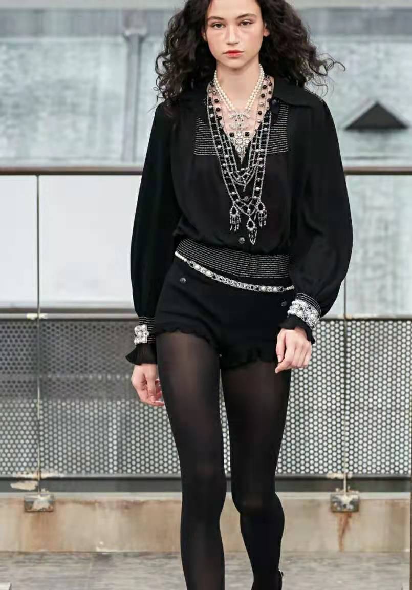 为什么女人不能抗拒香奈儿,女人为什么喜欢香奈儿