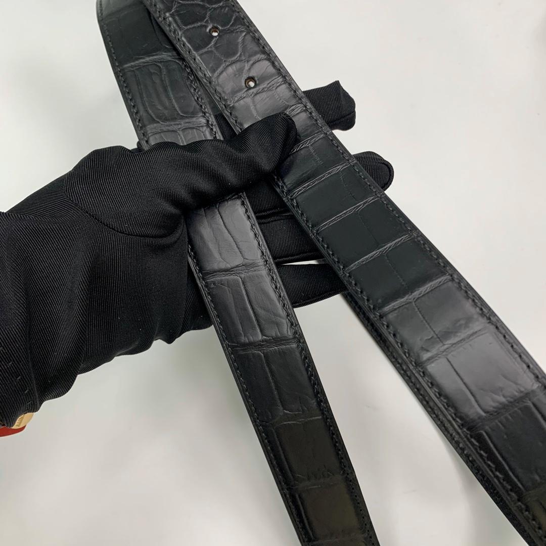 怎么选鳄鱼皮腰带,牛皮腰带好还是鳄鱼皮腰带好