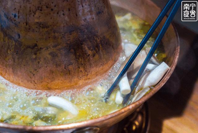 正宗蛙锅,这是一锅有灵魂的美食