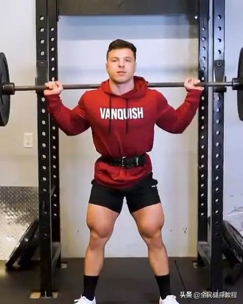 股四头肌是大腿的门面，3个技巧专注刺激，增加围度强壮下肢