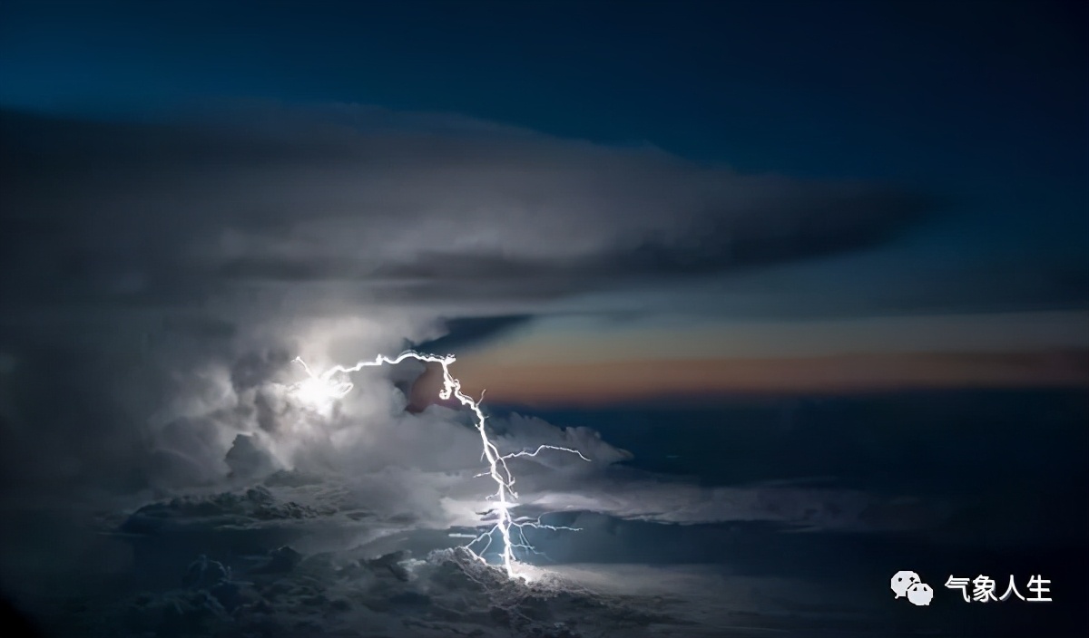 闪电风暴击毁基地,闪电风暴美国电影2001