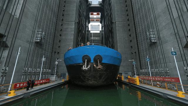 中国第一艘航母多重,中国第一艘核动力航母排水量