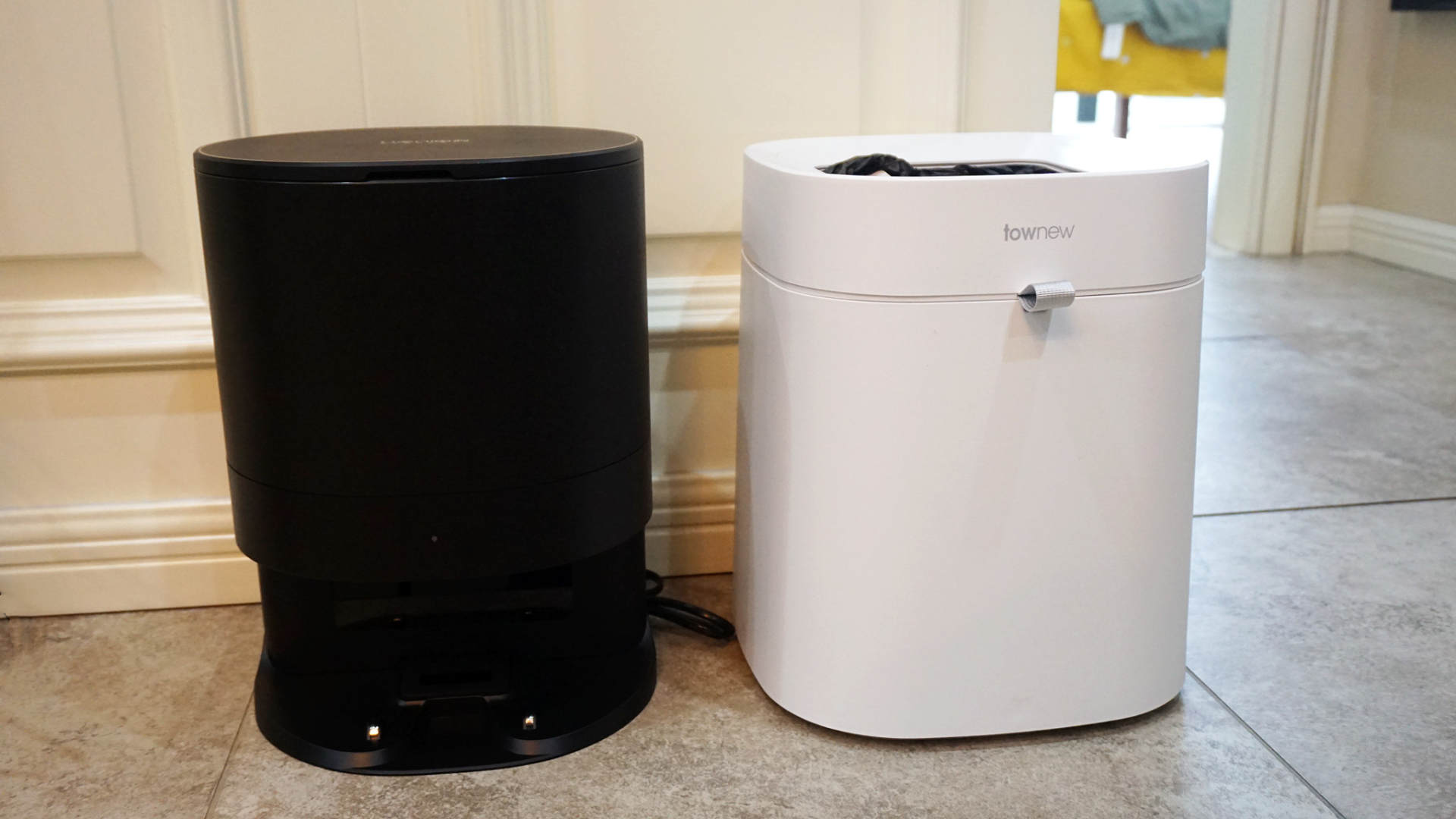 如何操作智能自动吸尘扫地机 (最简单的集尘扫地机器人)