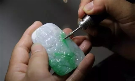看懂玉石的好处,翡翠的光泽度怎么看