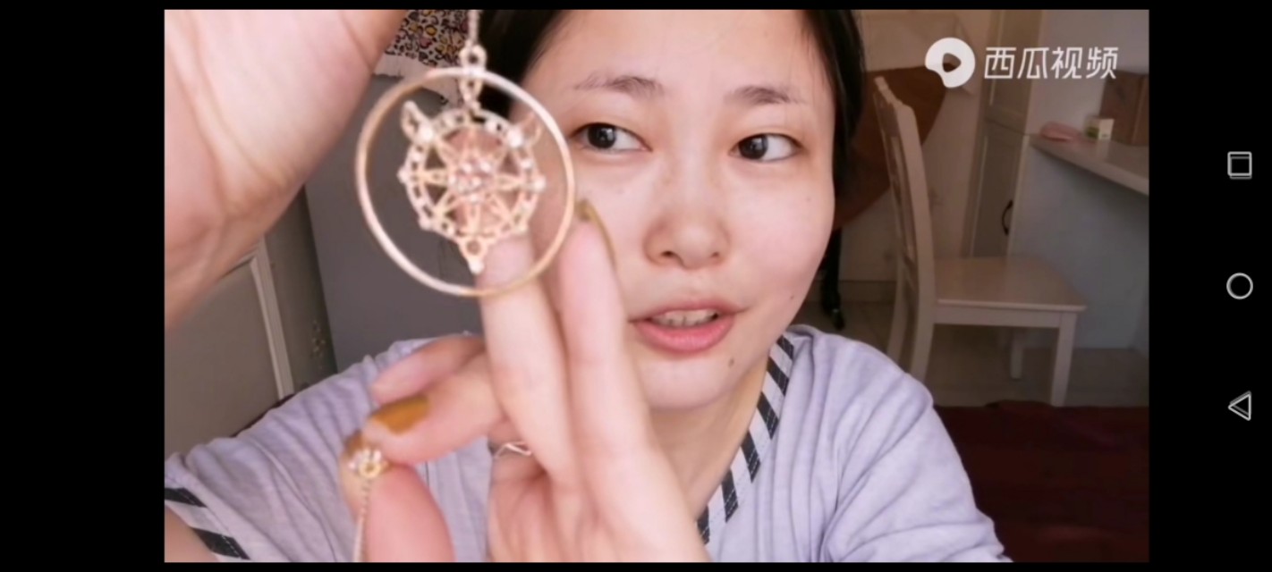 完美日记*百变小樱联名套盒来开箱试色，我的童年又回来了！