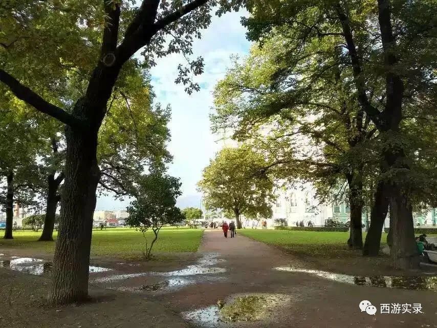 俄罗斯的奔驰宝马售价便宜,路虎宝马