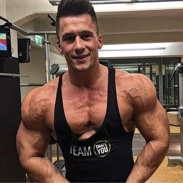 男生如何快速练出胸肌,男生怎么最快练出来胸肌