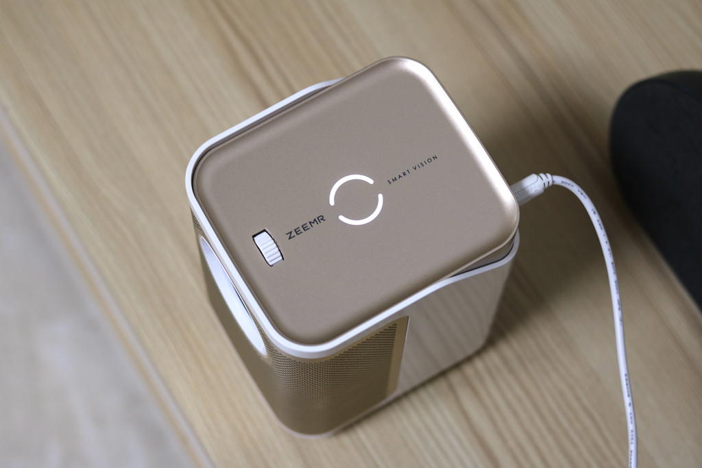 智能投影仪能当显示器吗,智能投影仪能侧投吗