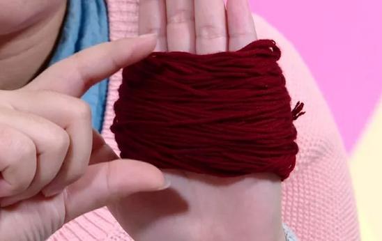 旧毛衣改造帽子编织方法,如何用旧毛衣做帽