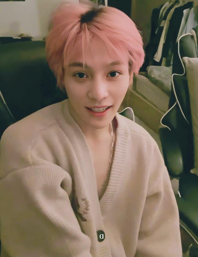 威神v删burberry相关，糊咖唯一资源没了，还被说立人设