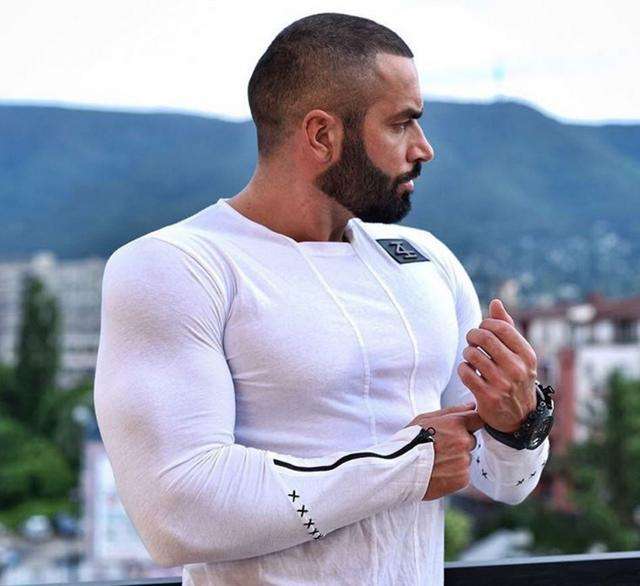 手臂粗壮肌肉训练,怎样练手臂才能使手臂肌肉明显