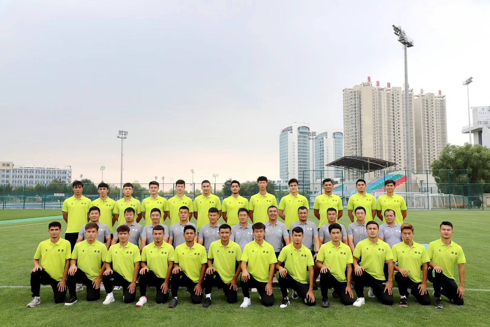 聚是一团火，散是满天星，这些缔造*疆新**足球历史的儿子娃娃们