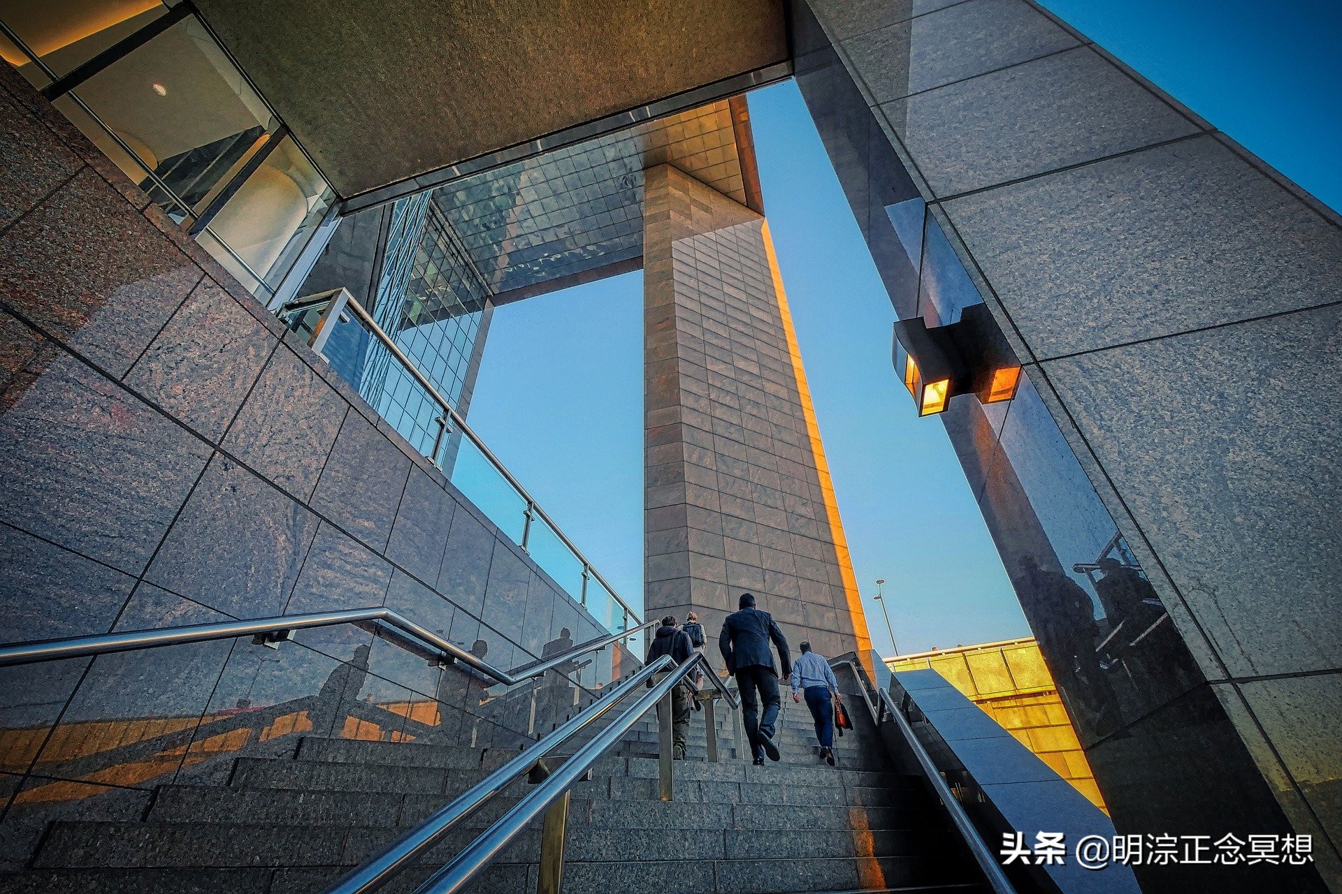 「明淙回信」遇到“无理取闹”的领导，如何处理自己的负面情绪？