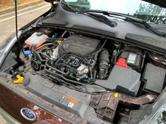 福特福睿斯和日产轩逸哪个更省油,福特福睿斯加不起油