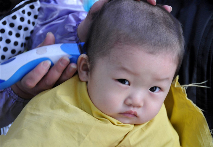 孩子对剪发很恐惧症怎么办?家长别着急,正确引导才是关键