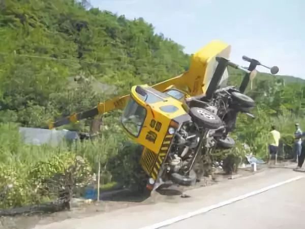 开吊车月入3万,开吊车赚钱