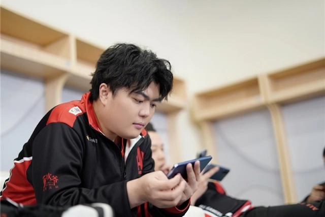 笑影新赛季要打替补了么,笑影四杀各大直播间反应