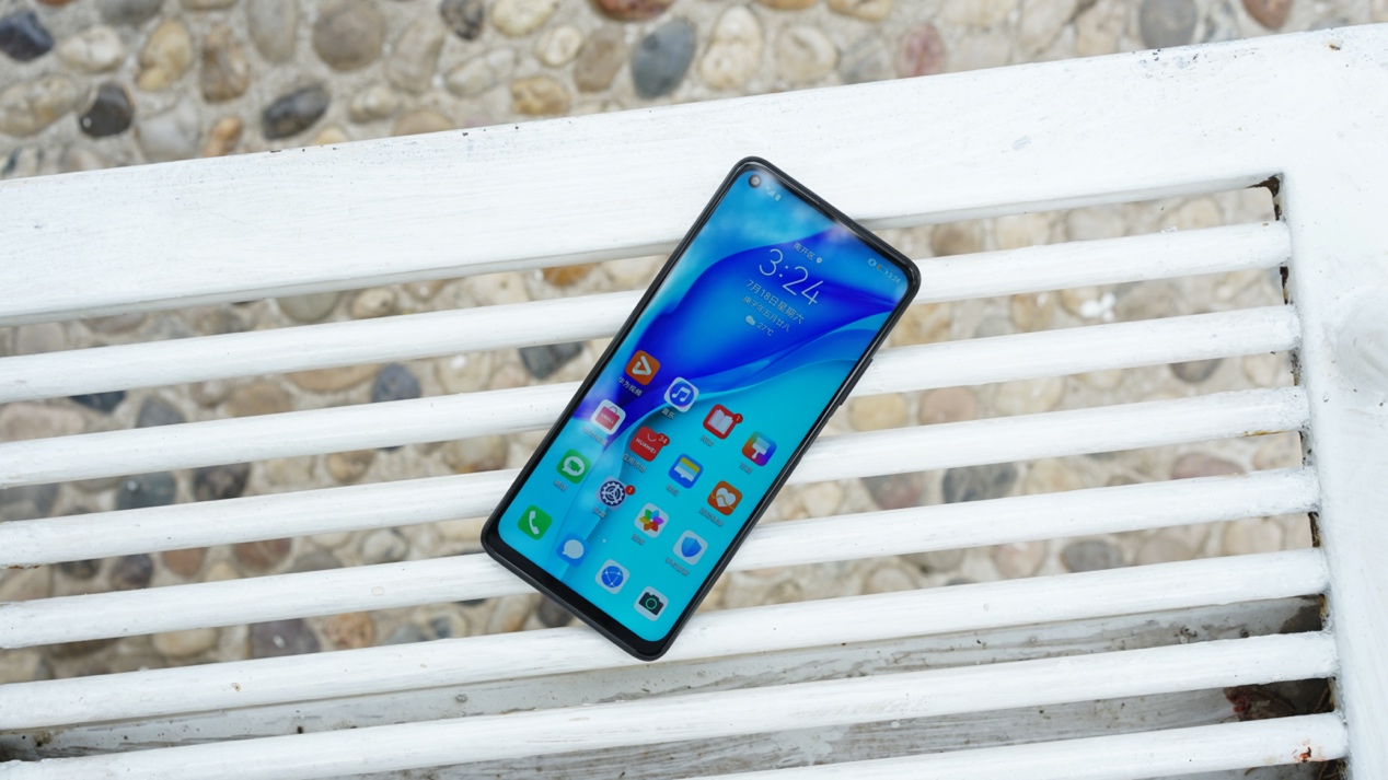 华为麦芒9上手：5G+6.8英寸+6400万高清摄影，后浪们的心头好