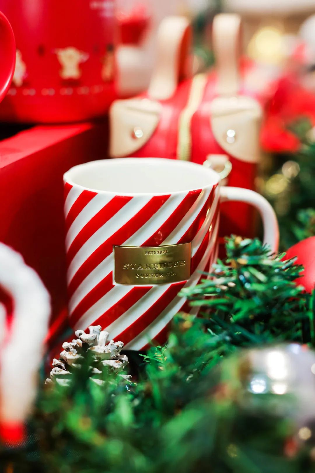 瑞幸星巴克圣诞新品,瑞幸圣诞咖啡杯包装