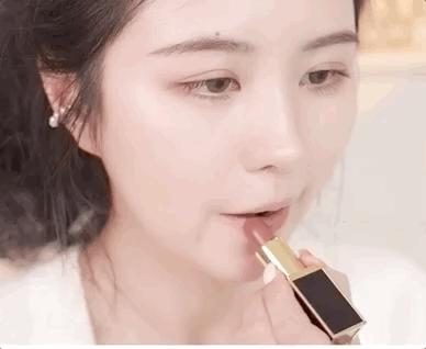 薄唇涂口红淡妆的正确方法,厚唇日常妆适合什么口红