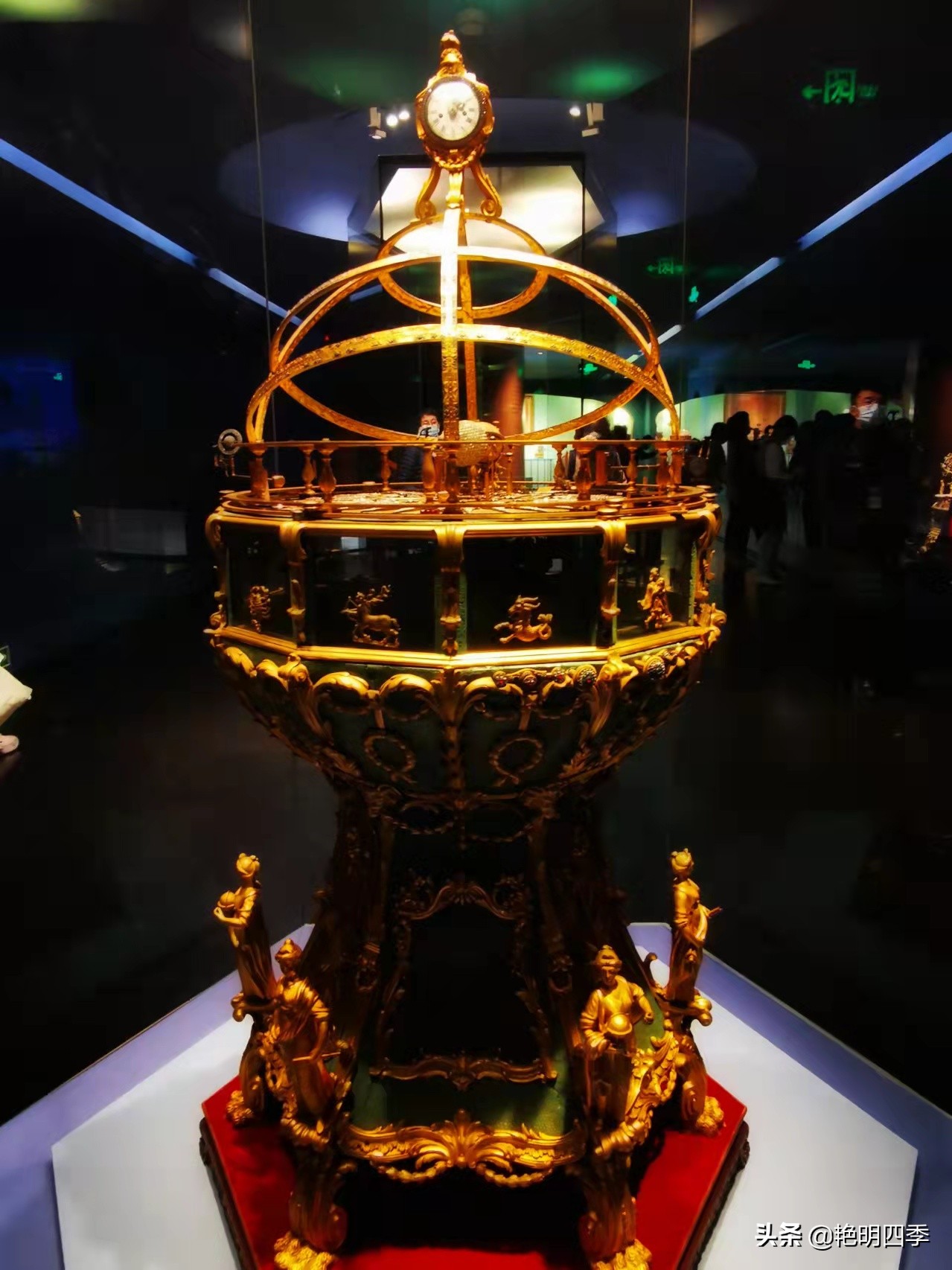 参观故宫的钟表图,展示一下故宫的各种钟表