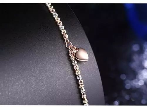 越南金哥戴黄金是真的吗,越南小伙每天戴13公斤黄金