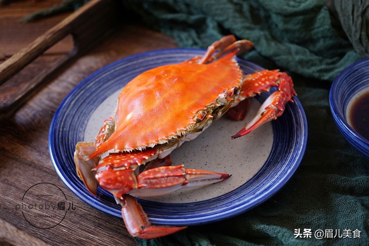 螃蟹直接入锅蒸，大错特错啦，要想不腥不流蟹黄，这3点要记牢