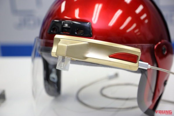 骑士专用外接式抬头显示器今年开卖任意安全帽都可装