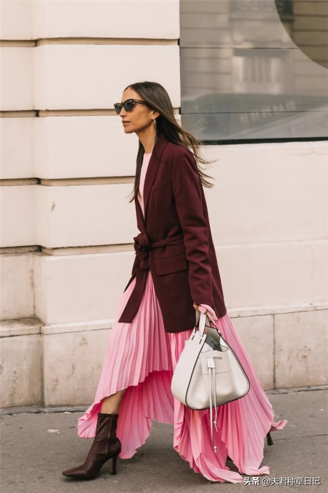 早秋时尚新款减龄气质百褶裙显瘦,洋气上档次冬天百褶裙穿搭女装