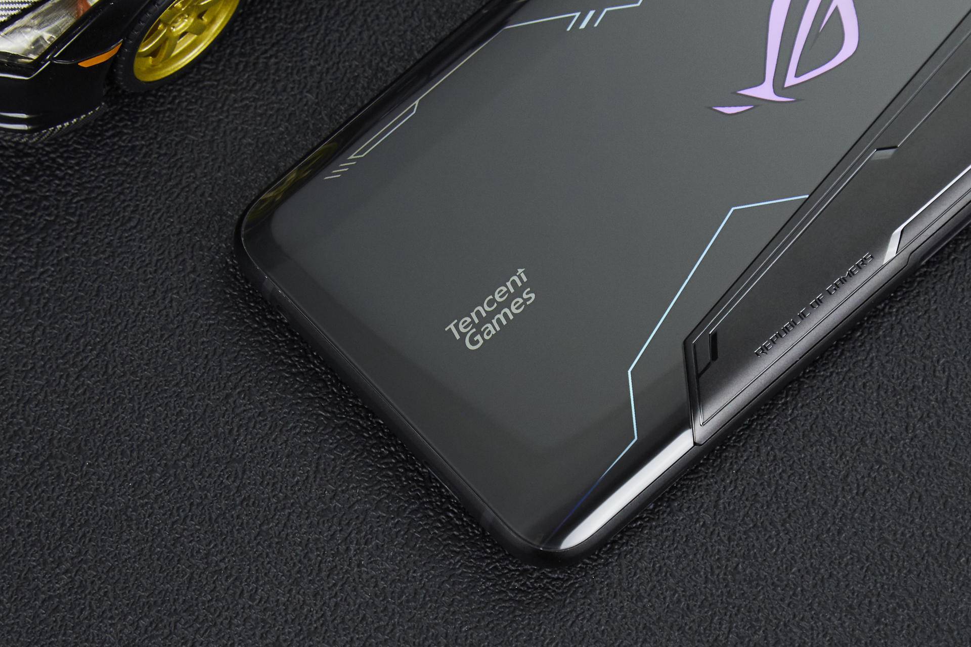 rog游戏手机2全套测评,rog游戏手机2上手体验