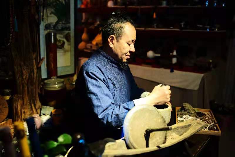 制香非遗传承人,非遗制香传承人正在直播