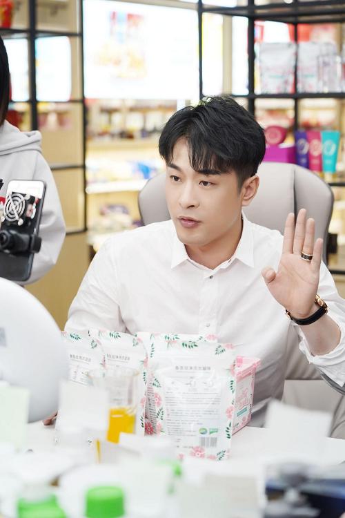 安若溪签约辛巴视频,辛巴怼安若溪的视频