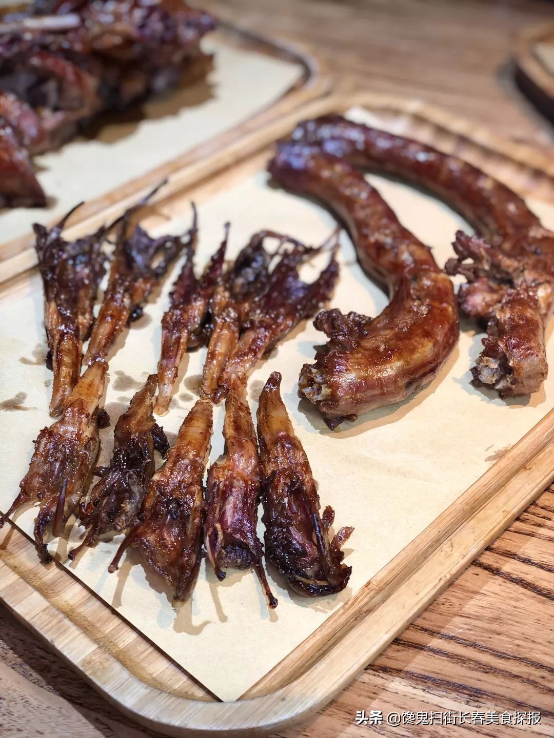 二道老厂区奇店。鹅的一切,全都炭火烤。烤鹅脖大锤抡