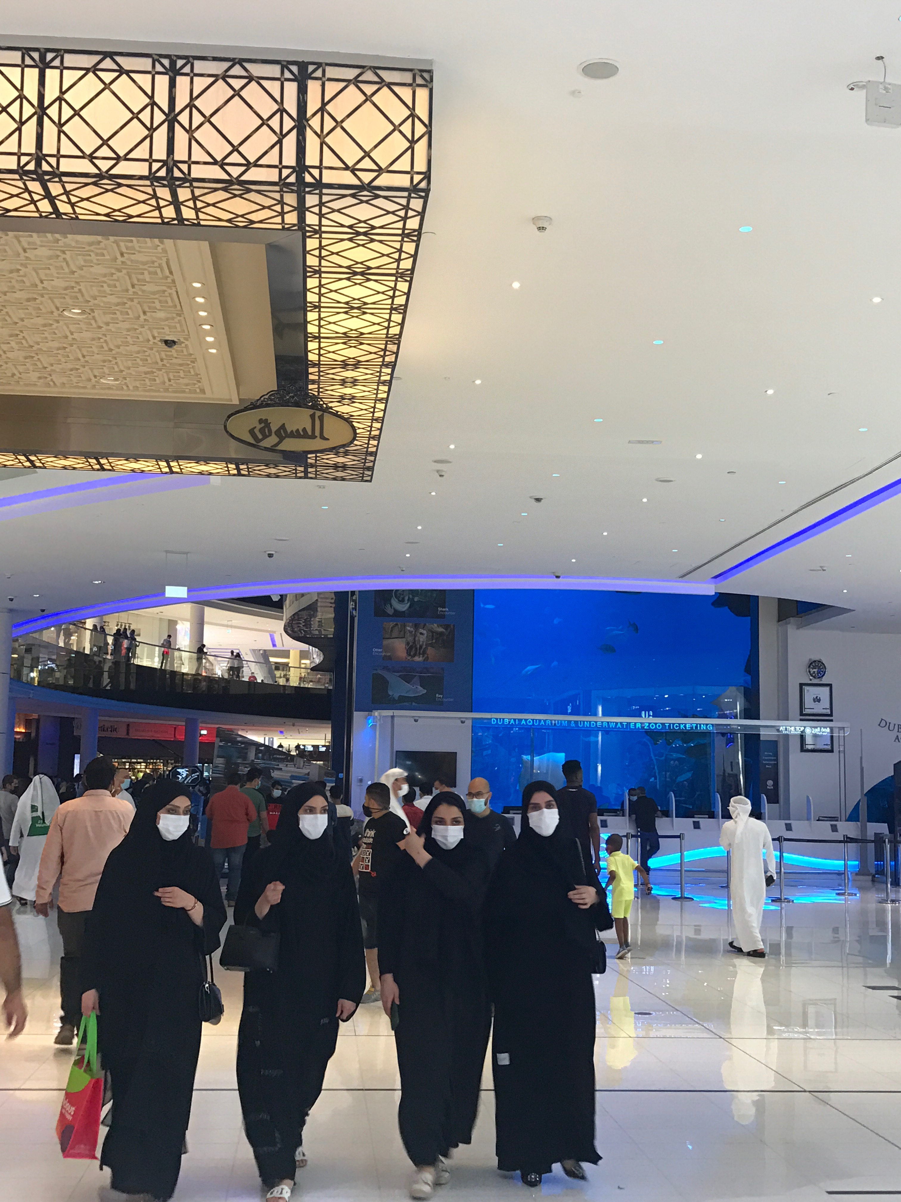 迪拜旅游穿白袍 (迪拜漂流记)