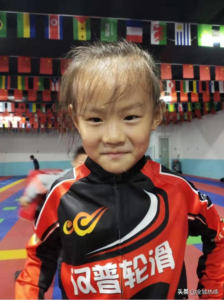 大众冰雪之星|连若彤：坚持与汗水造就的“轮滑精灵”