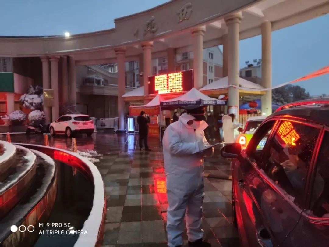 疫情防控风雪中的坚守者们,风雪中的坚守致敬一线防疫人