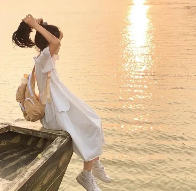 喜欢上哥哥的朋友言情小说推荐,喜欢上哥哥的朋友比我大十岁