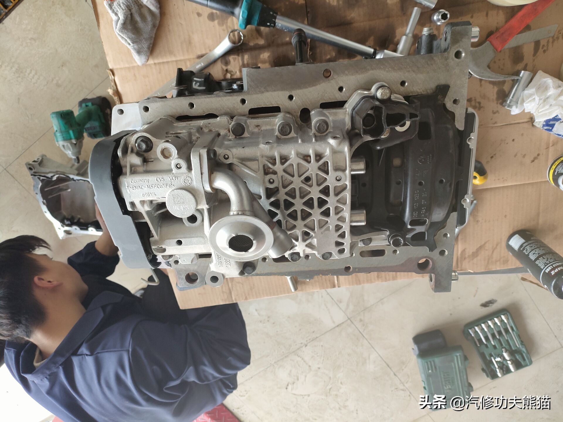 一汽奥迪a6l烧机油,08款奥迪a6l2.0t烧机油严重怎么办